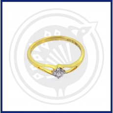 Ladies Diamond Ring (18 CT)